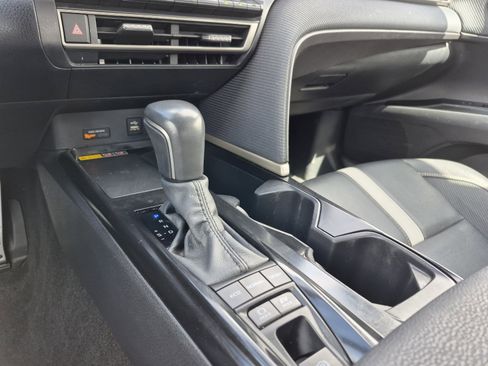 Used 2025 Toyota Camry SE image 12