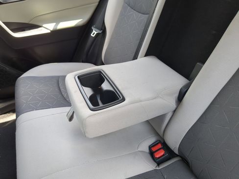 Used 2022 Toyota RAV4 XLE AWD/4WD image 25