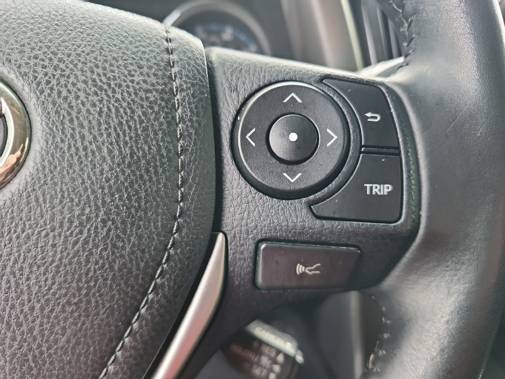Used 2018 Toyota RAV4 Limited FWD image 35