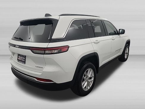 Used 2024 Jeep Grand Cherokee Laredo X AWD/4WD image 4
