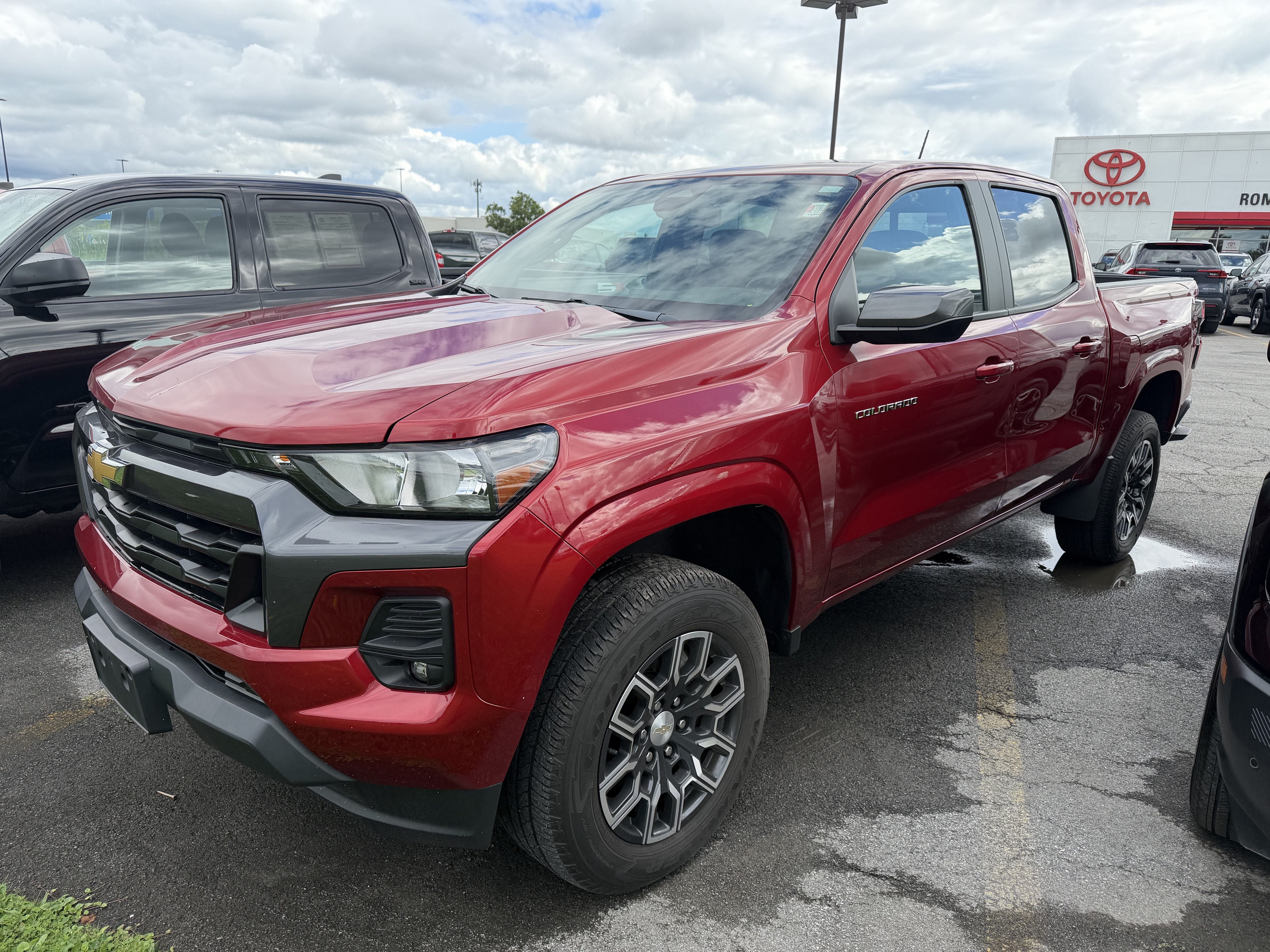 Used 2023 Chevrolet Colorado LT w/ LT Convenience Package II AWD/4WD image 4