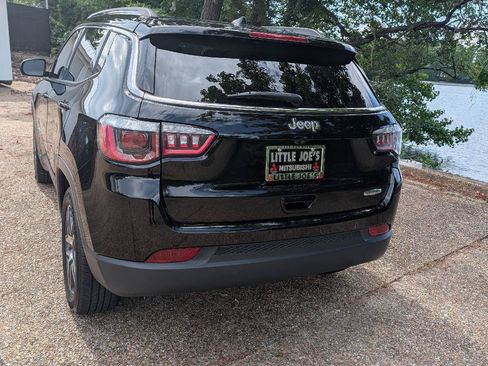 Used 2019 Jeep Compass Latitude FWD image 6