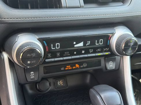 Used 2024 Toyota RAV4 XLE FWD image 32