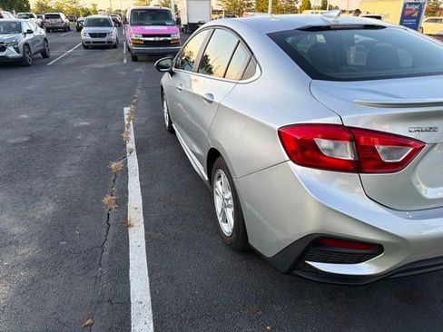 Used 2018 Chevrolet Cruze LT w/ Sun And Sound Package FWD image 15