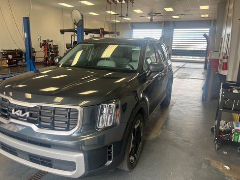 Used 2024 Kia Telluride S w/ S Sunroof Package AWD/4WD image 2