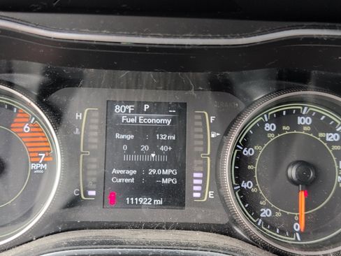 Used 2019 Jeep Cherokee Latitude Plus w/ Comfort/Convenience Group FWD image 4