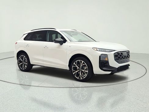 New 2026 Audi Q3 quattro 2.0T AWD/4WD image 3