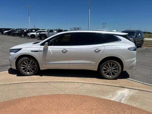 Used 2023 Buick Enclave Avenir w/ Avenir Technology Package FWD image 8