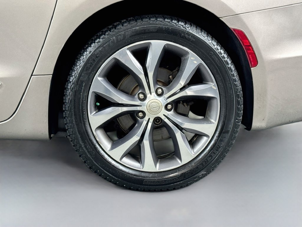 Used 2017 Chrysler Pacifica Limited FWD image 11