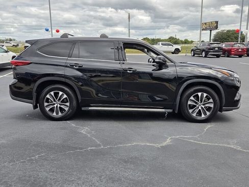 Used 2022 Toyota Highlander XLE FWD image 13
