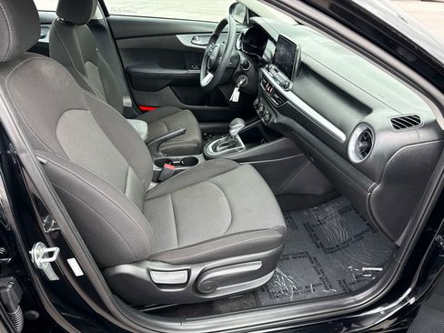 Used 2023 Kia Forte LXS w/ LXS Technology Package FWD image 16