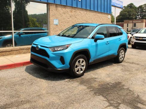 Used 2021 Toyota RAV4 LE FWD image 3
