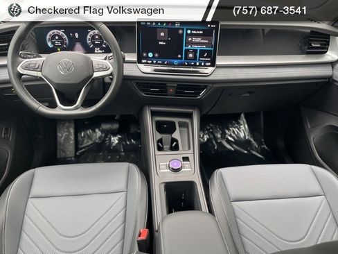 New 2025 Volkswagen Tiguan SE image 4