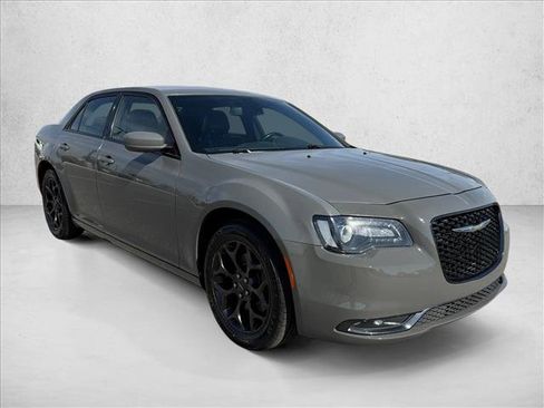 Used 2019 Chrysler 300 S image 3