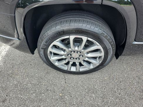 Certified 2023 GMC Acadia Denali w/ Denali Ultimate Package FWD image 6