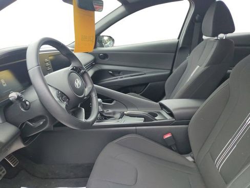 Certified 2025 Hyundai Elantra Sport image 9