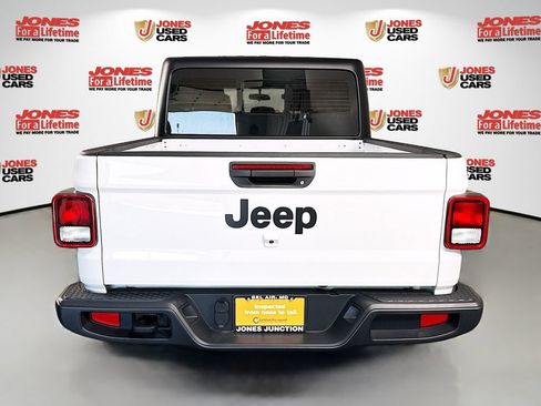 Used 2024 Jeep Gladiator Sport AWD/4WD image 13