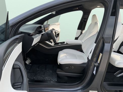 Used 2022 Tesla Model X Plaid image 4