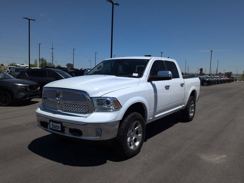 Used 2014 RAM 1500 Laramie w/ Convenience Group AWD/4WD image 3