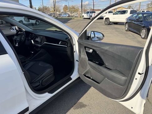Used 2022 Kia Niro LXS image 14