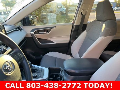 Used 2022 Toyota RAV4 XLE image 10