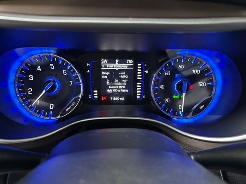 Used 2020 Chrysler Voyager LX FWD image 18