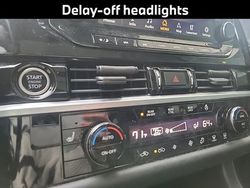 Used 2022 Nissan Pathfinder SL w/ SL Premium Package image 16