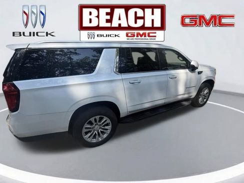 Used 2023 GMC Yukon XL SLT w/ SLT Premium Package AWD/4WD image 2