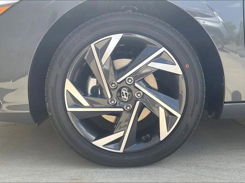 New 2025 Hyundai Elantra Limited image 12