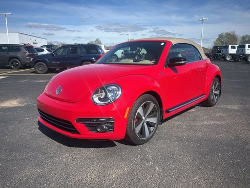 Used 2014 Volkswagen Beetle R-Line FWD image 4