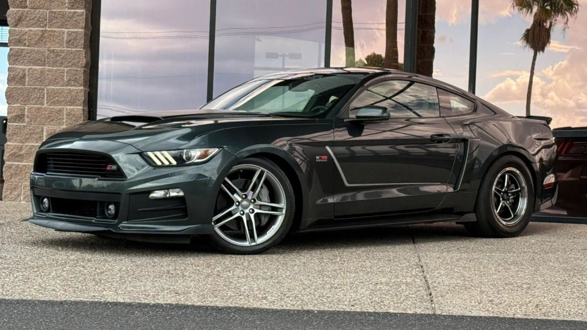 Used 2016 Ford Mustang GT Premium w/ Equipment Group 401A RWD image 3