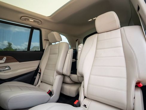Used 2024 Mercedes-Benz GLS 450 4MATIC image 36