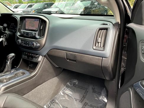 Used 2022 Chevrolet Colorado Z71 AWD/4WD image 16