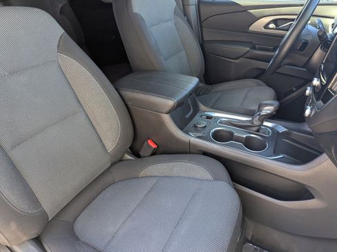 Used 2023 Chevrolet Traverse LT image 8