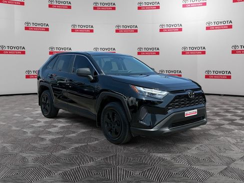 Used 2023 Toyota RAV4 LE AWD/4WD image 3