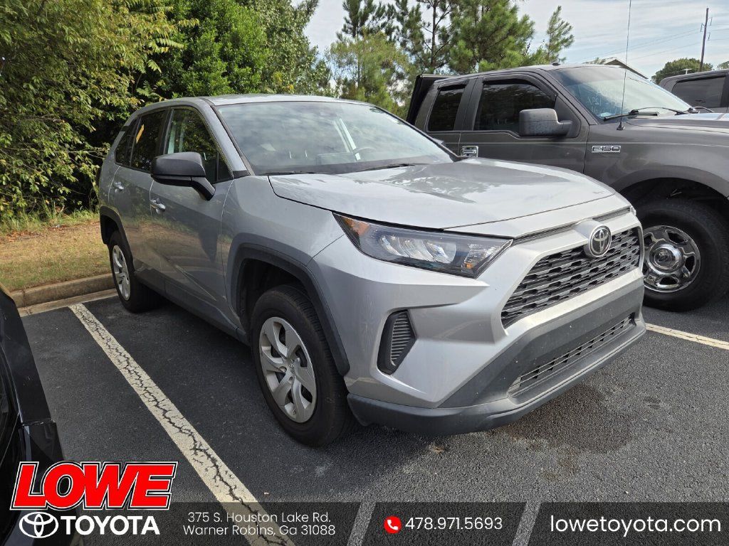 Used 2022 Toyota RAV4 LE FWD image 1