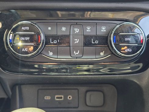 Used 2023 Buick Encore GX Select FWD image 35