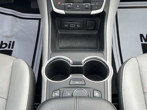 Used 2023 GMC Terrain SLT w/ Infotainment Package II image 17