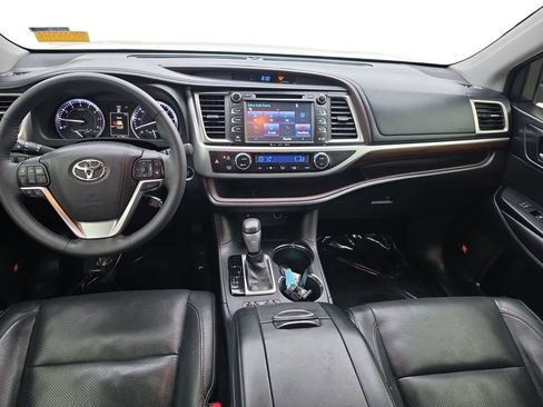 Used 2016 Toyota Highlander Limited Platinum FWD image 10