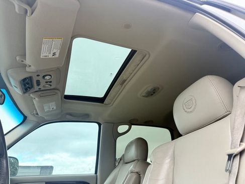 Used 2005 Cadillac Escalade ESV AWD image 13