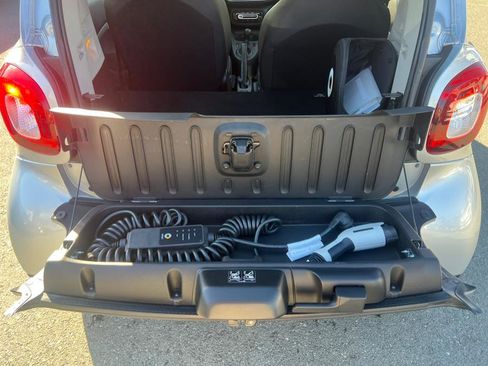 Used 2018 smart fortwo electric drive image 36