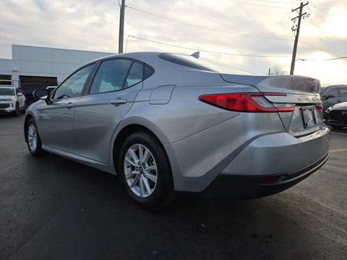 Used 2025 Toyota Camry LE image 5