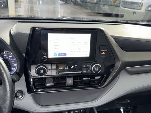 Used 2023 Toyota Highlander L image 21