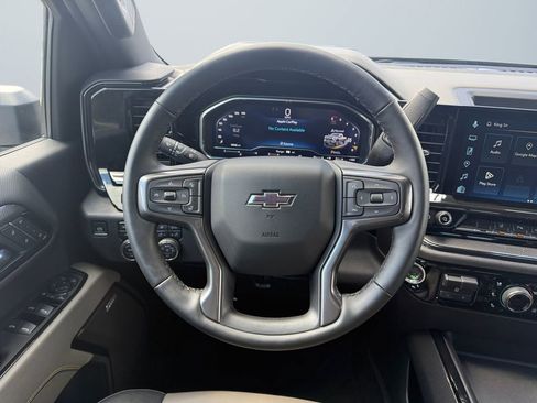 Used 2025 Chevrolet Silverado 2500 ZR2 w/ Technology Package image 12