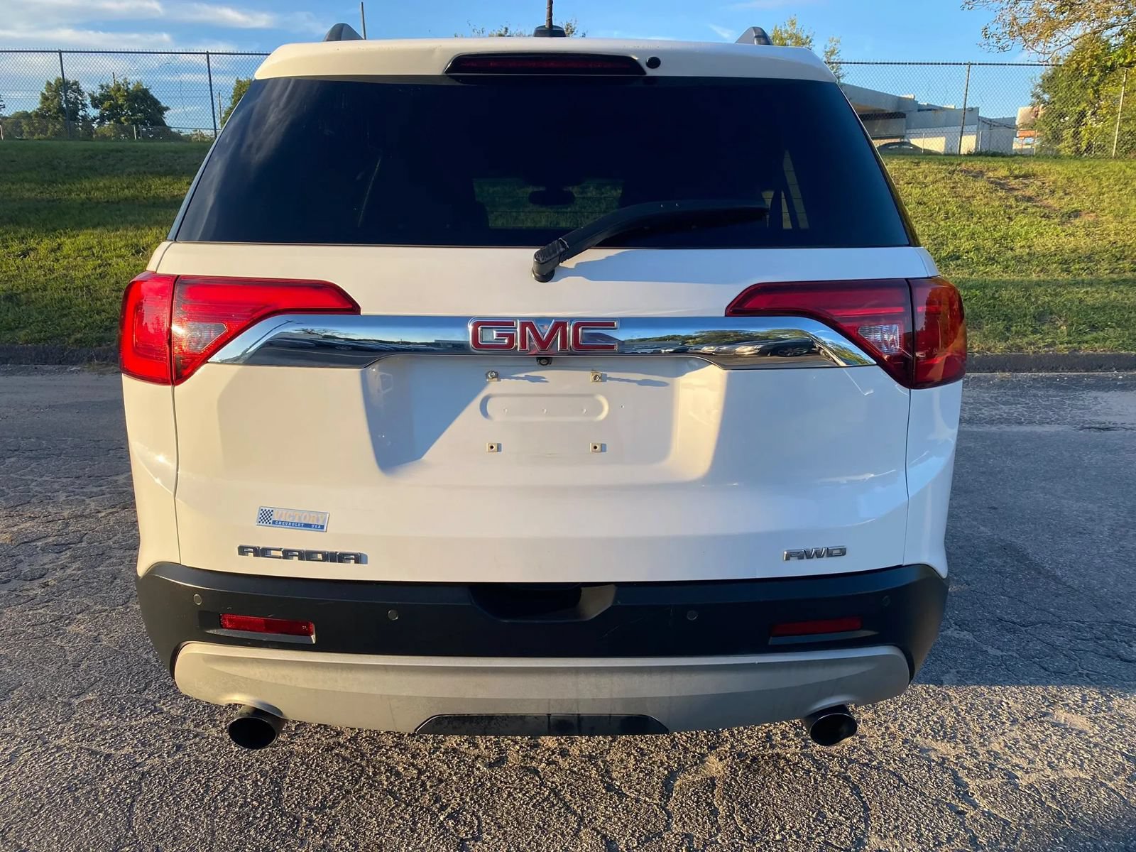 Used 2019 GMC Acadia SLT AWD/4WD image 3