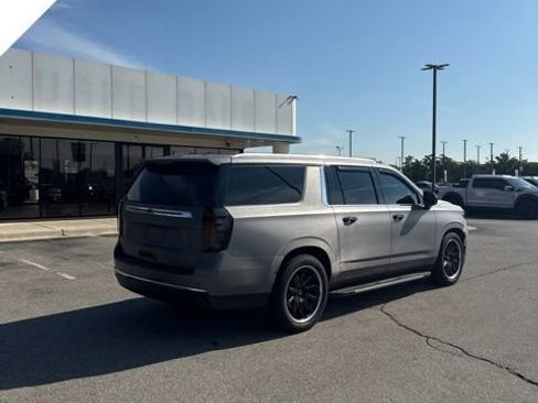 Used 2021 Chevrolet Suburban LT AWD/4WD image 5
