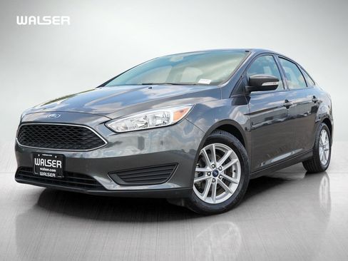 Used 2017 Ford Focus SE FWD image 1