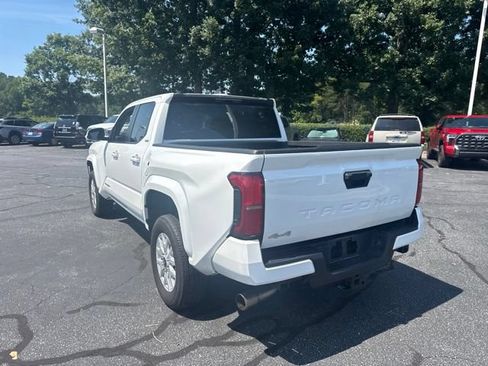 Used 2025 Toyota Tacoma SR5 AWD/4WD image 7