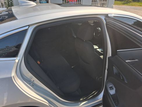 Used 2019 Chevrolet Malibu LT FWD image 18