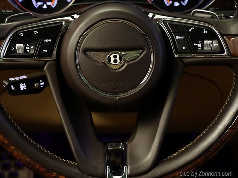 Used 2019 Bentley Bentayga AWD/4WD image 40